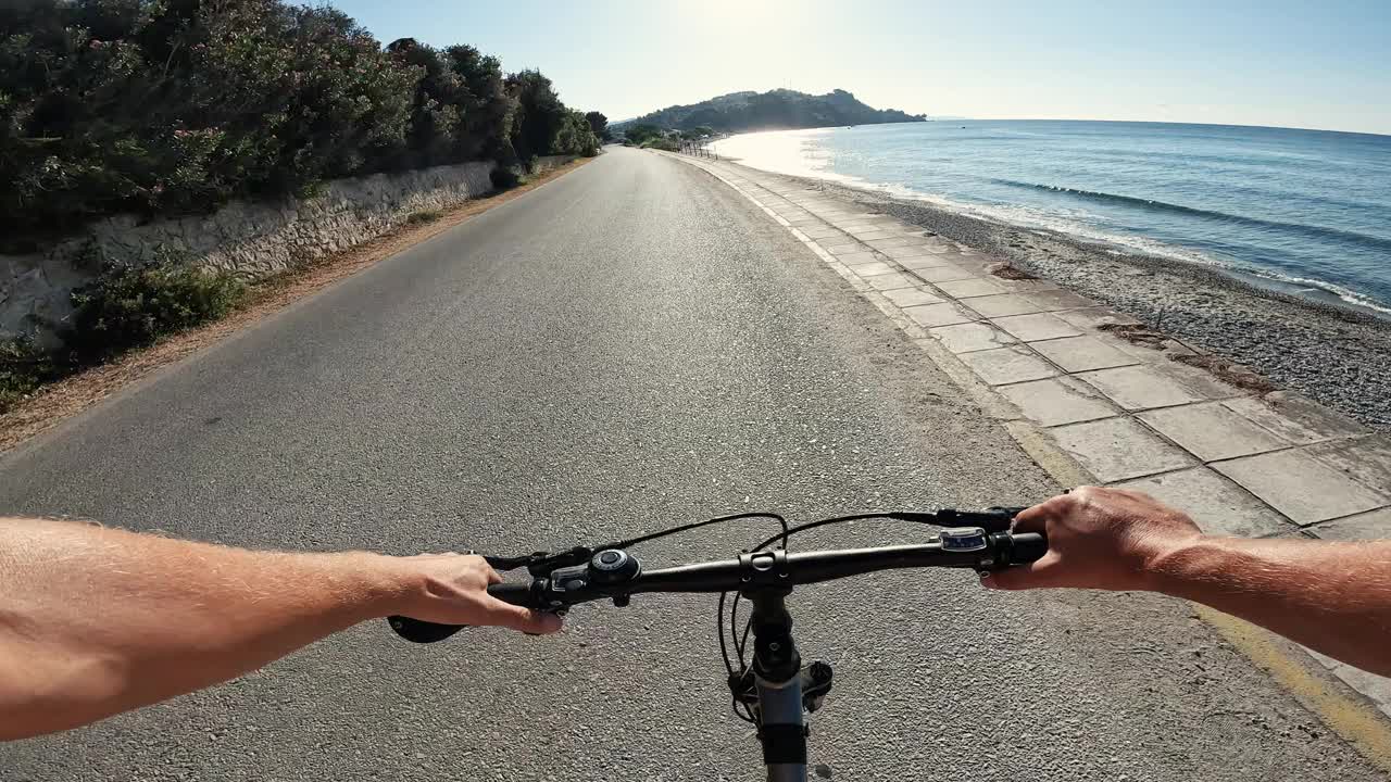在海边骑自行车视频下载