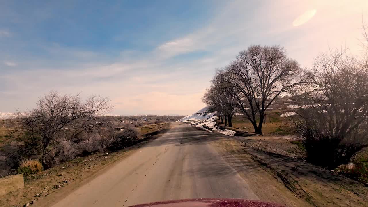 在冬天和春天之间开车视频下载