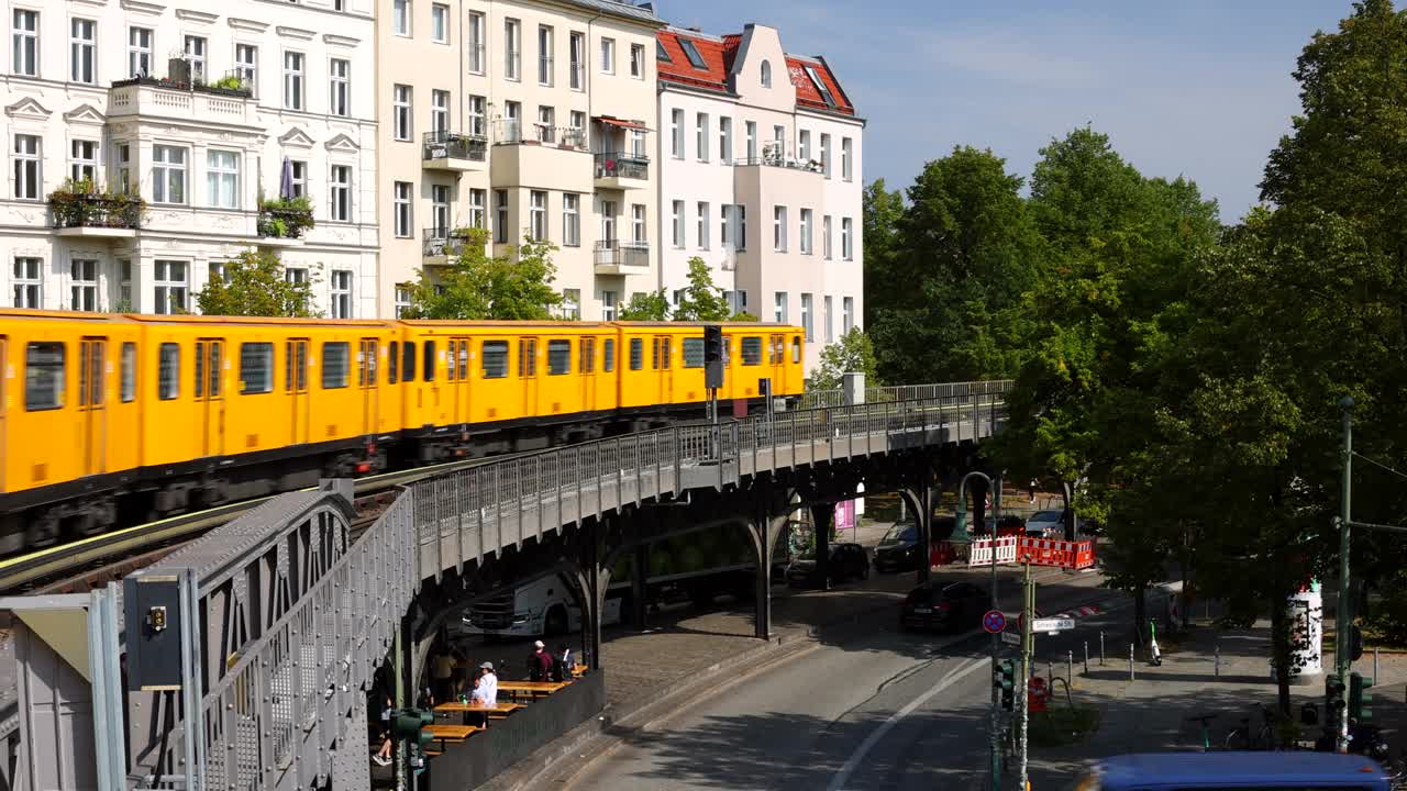 柏林施莱西施大街的黄色地铁视频下载