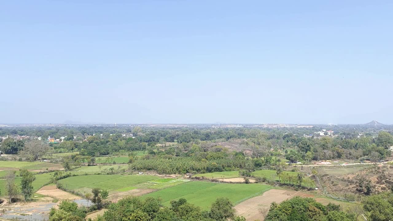 位于北方邦Jhansi附近的风景优美的湖泊视频下载