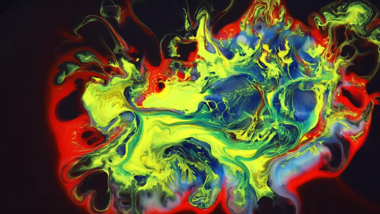 移动大理石纹理背景。黑色背景上的红、蓝、绿、黄四种颜色的流动艺术。视频下载