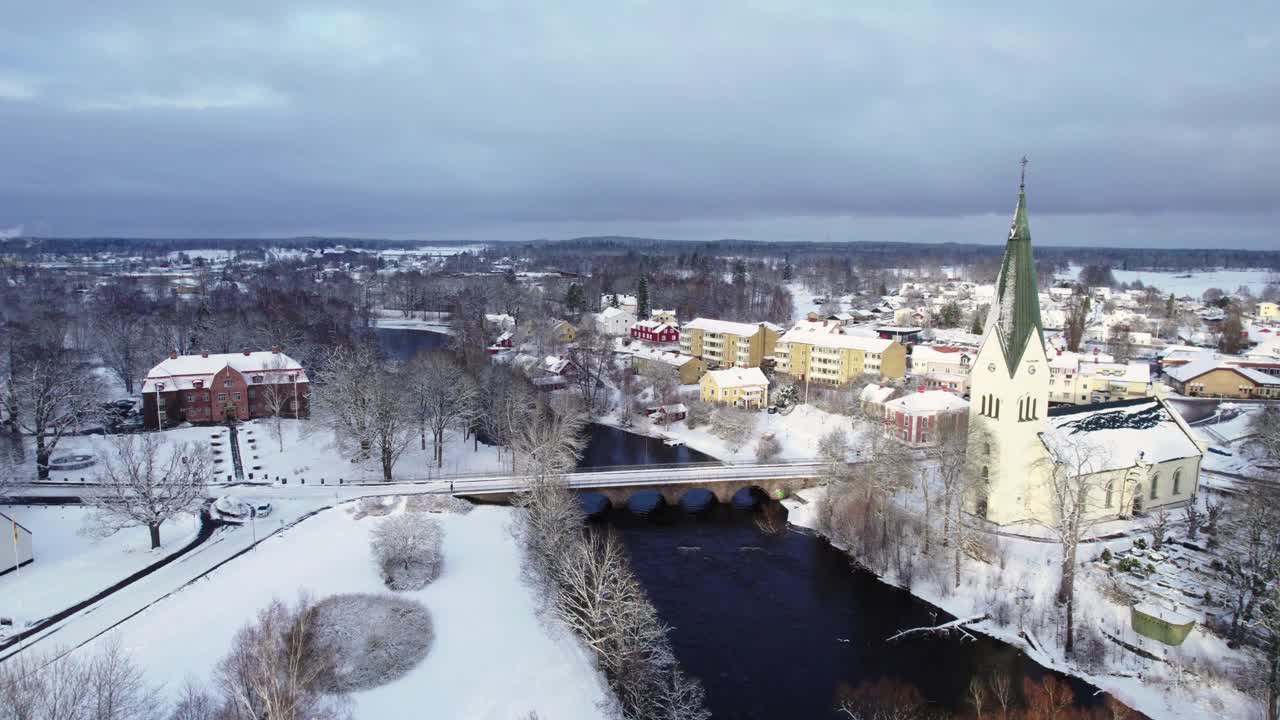 冬季，无人机拍摄的瑞典霍格斯比村视频下载