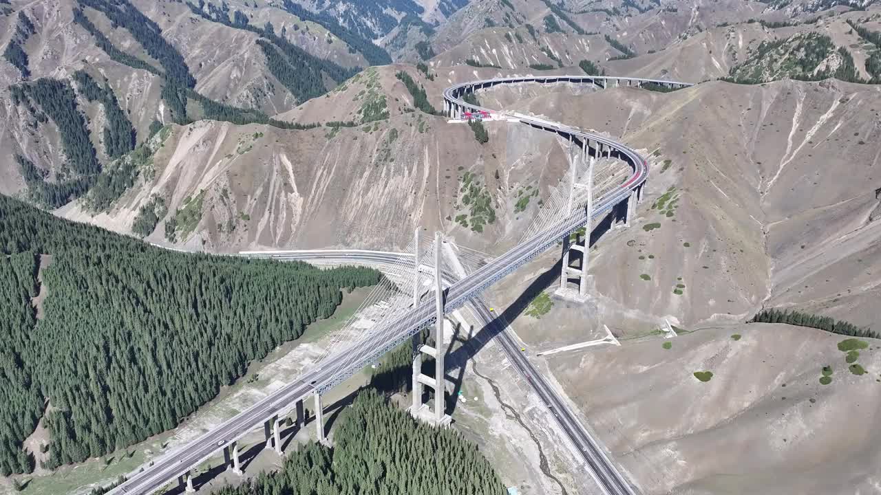 中国新疆果子沟大桥视频下载