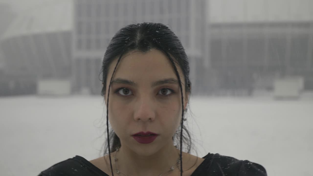 女人降雪活力视频下载