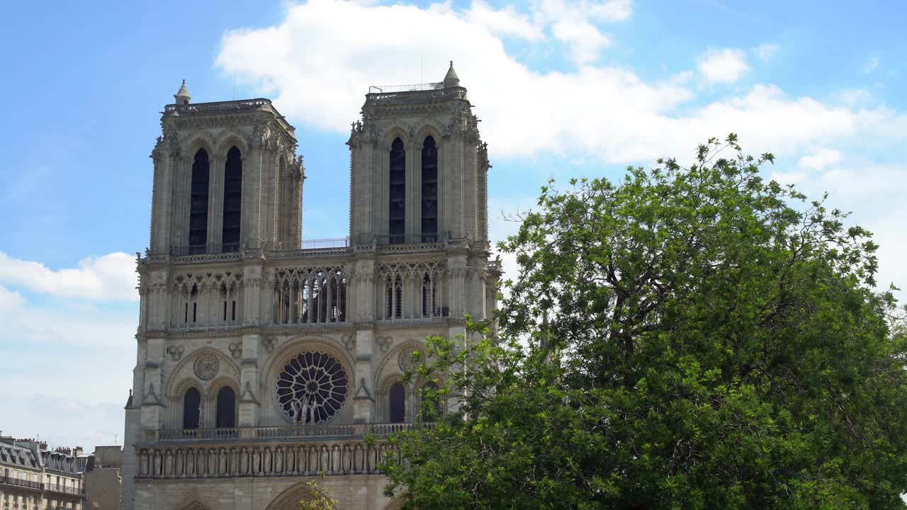 巴黎圣母院视频下载