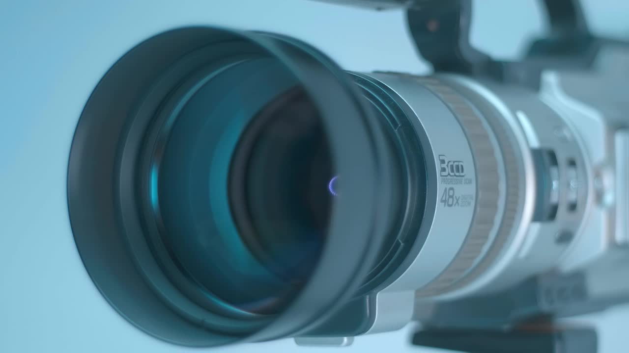 环形光在专业摄像机的变焦镜头中反射视频下载