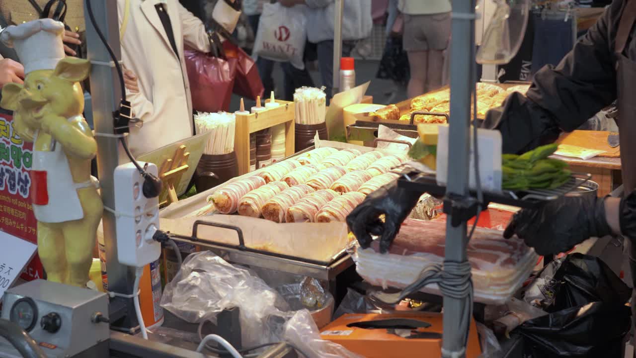 韩国明洞的韩国街头小吃视频下载