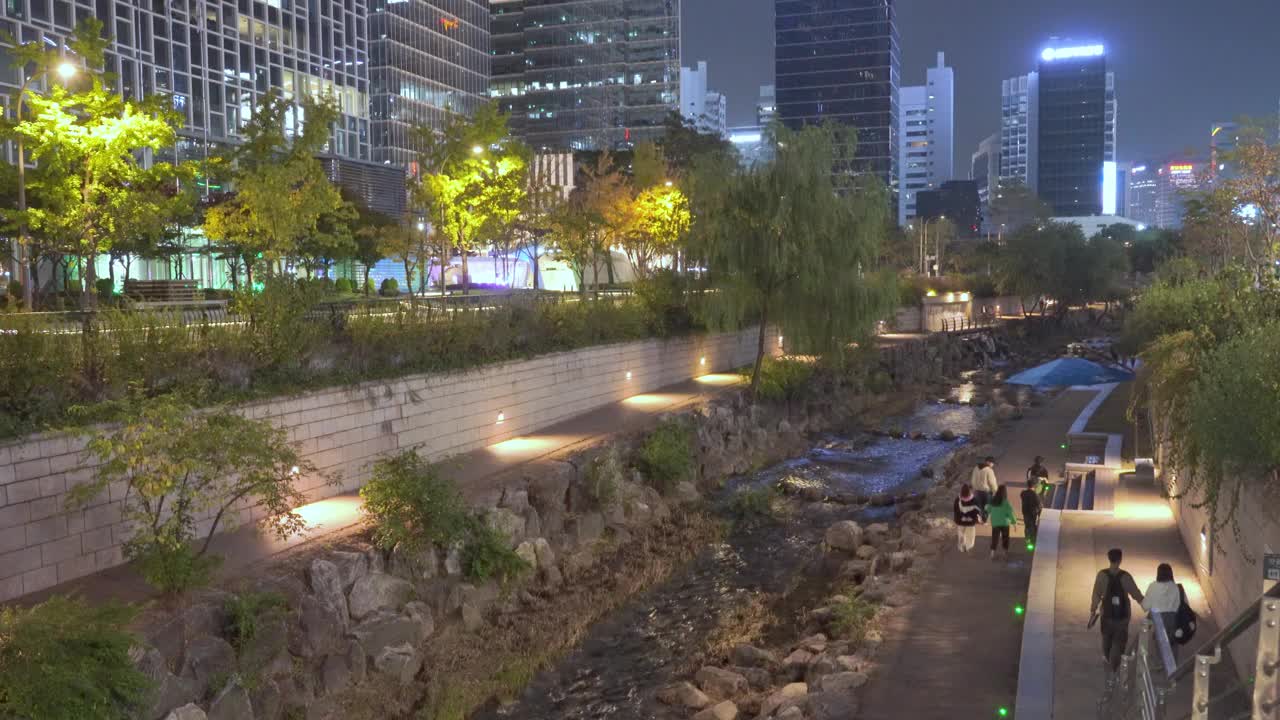 韩国首尔清溪广场的夜景视频下载
