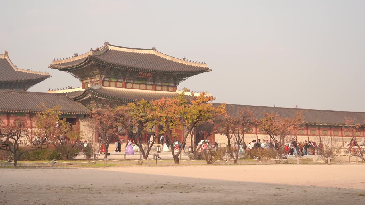景福宫位于首尔市，是韩国首尔的地标性建筑视频下载