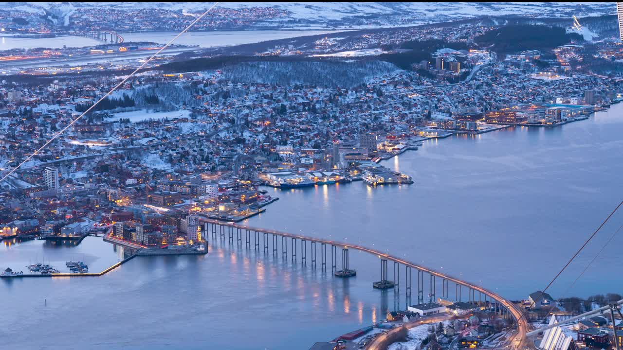 挪威冬季，特罗姆瑟岛，城市景观的时间流逝视频下载