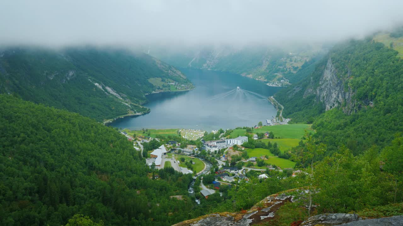 挪威的自然-美丽的景色著名的飞石在挪威视频下载