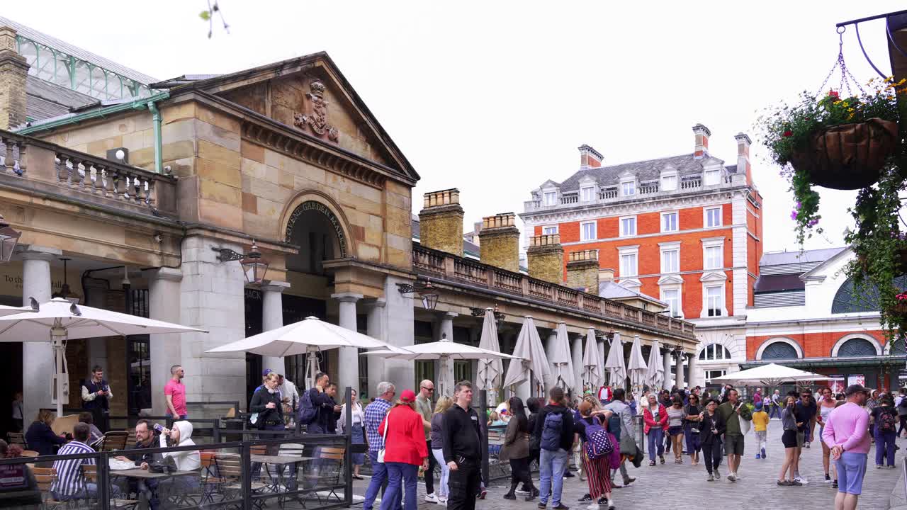夏末的伦敦考文特花园市场大楼和广场视频下载