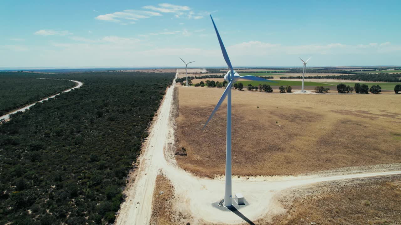 澳大利亚乡村的风力涡轮机视频下载