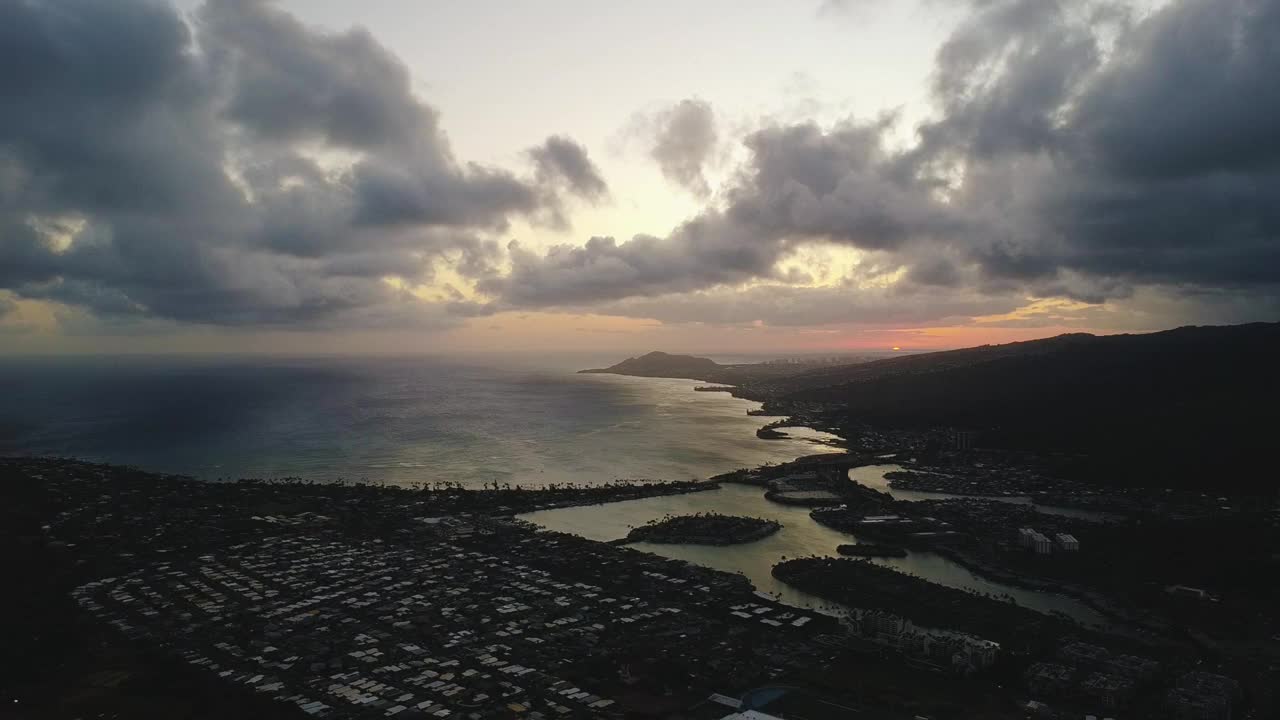 一个海湾的无人机画面视频下载