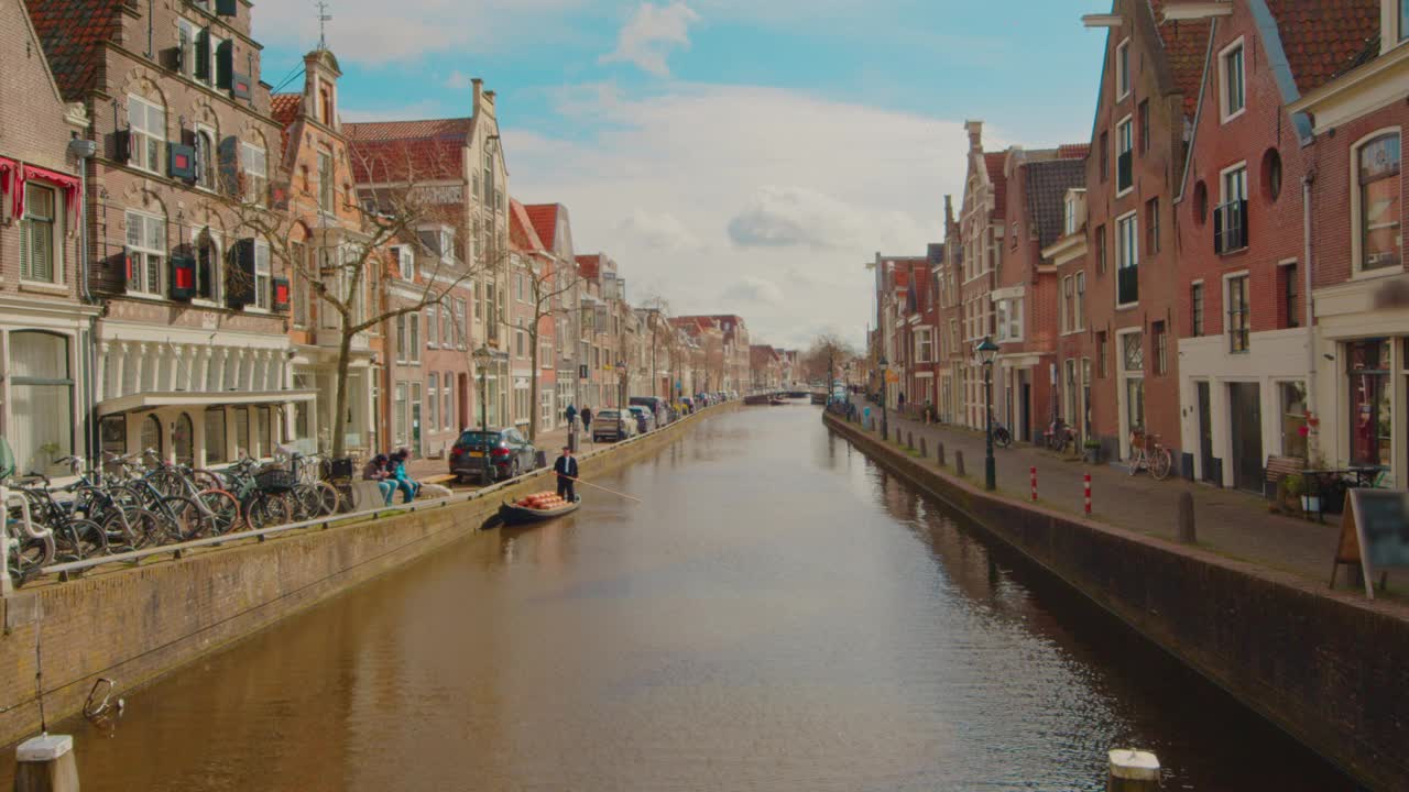 荷兰美丽的阿尔克马尔市，春天视频下载