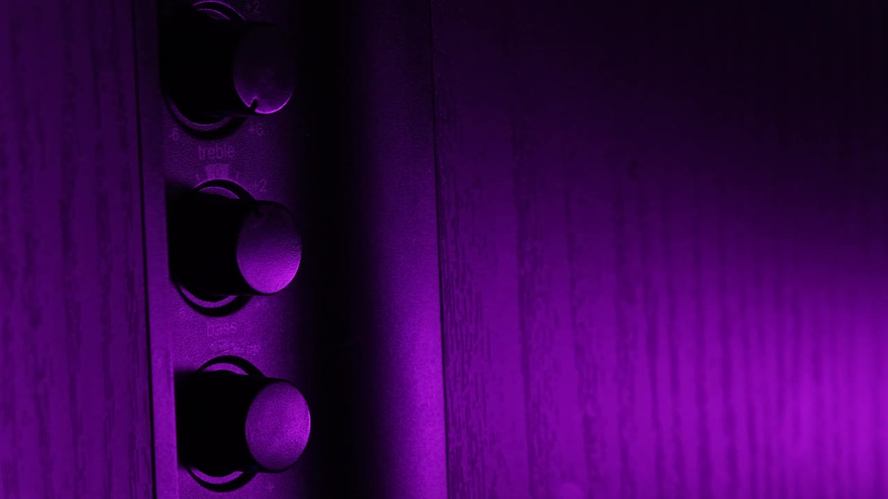 音量和音调控制的音乐扬声器在紫光视频下载