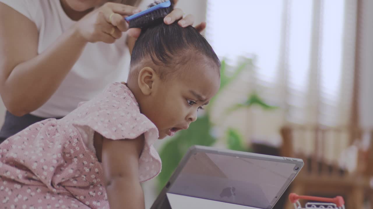 婴儿和平板电脑视频下载