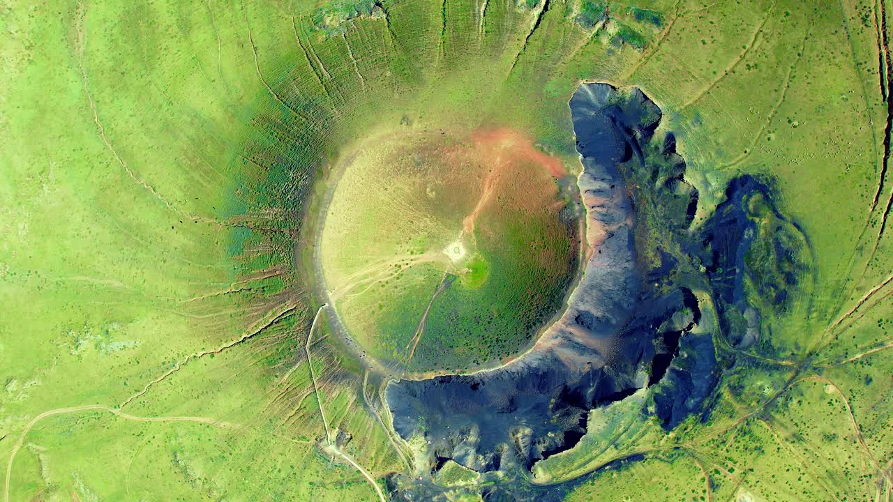 中国内蒙古乌兰察布乌兰哈达三号火山鸟瞰图视频下载