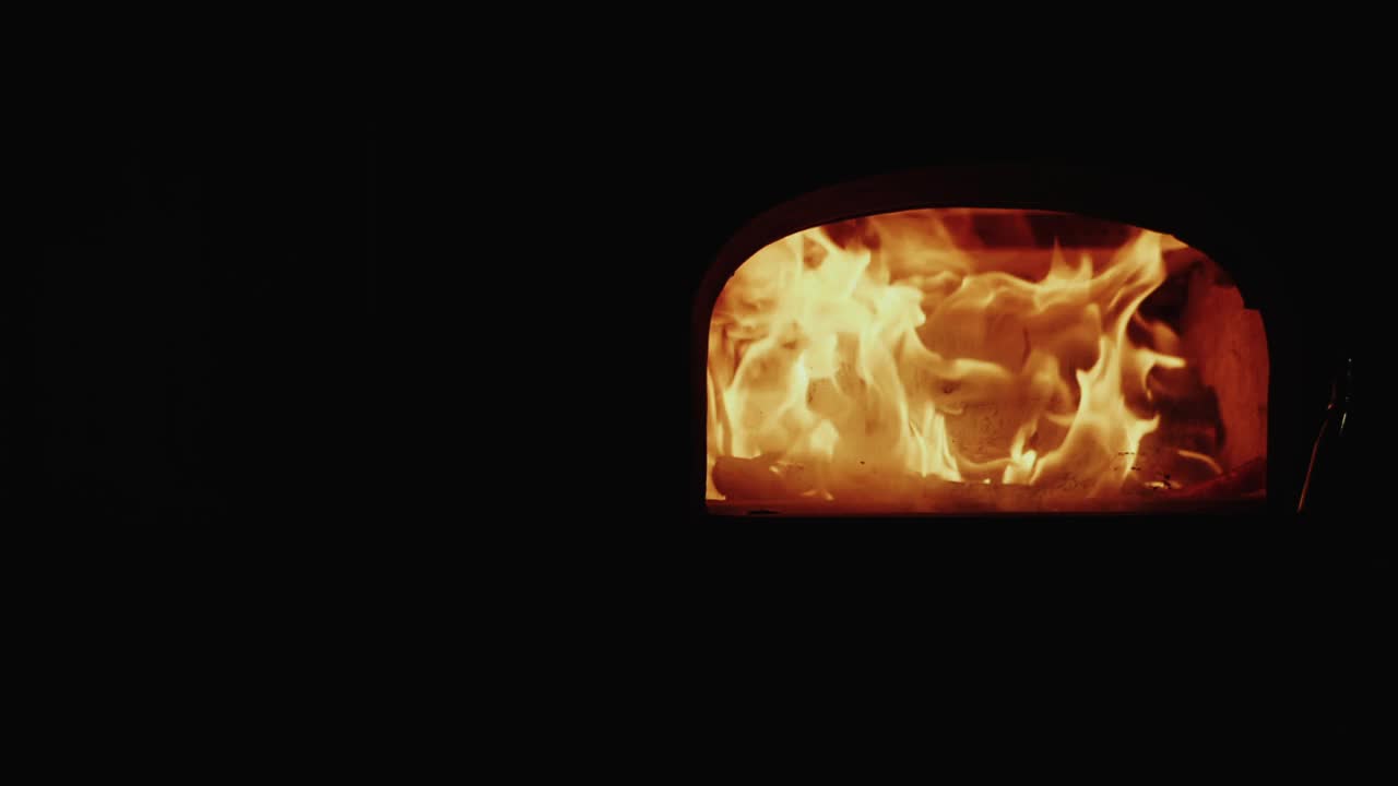 木柴炉燃烧的火焰视频下载