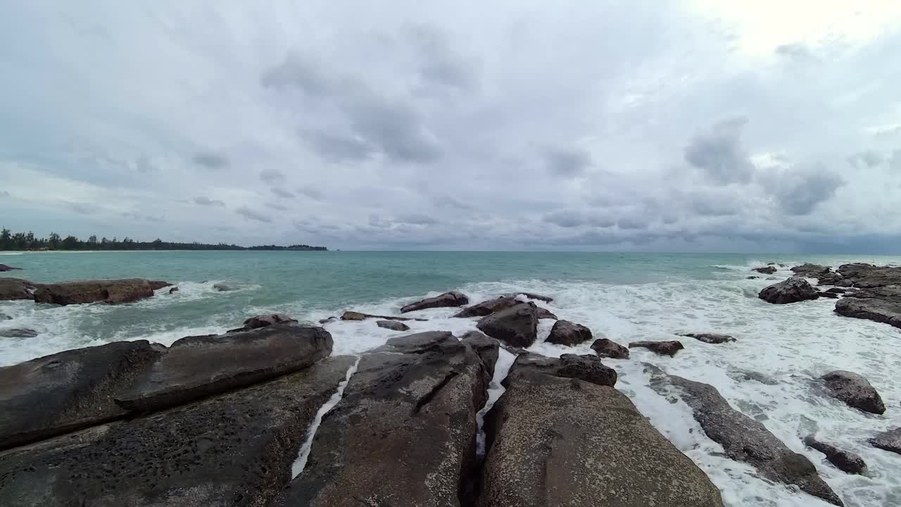 热带岛屿的海景。婆罗洲。视频下载