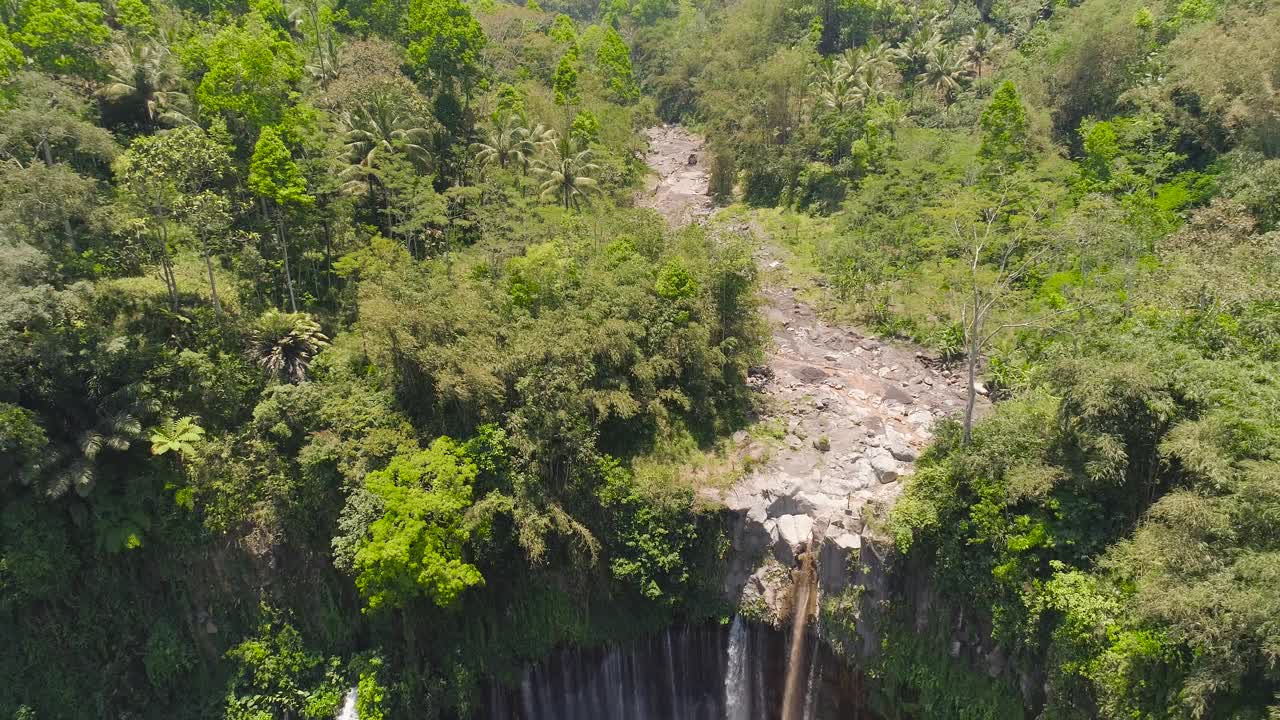 瀑布Coban Sewu印度尼西亚爪哇视频下载