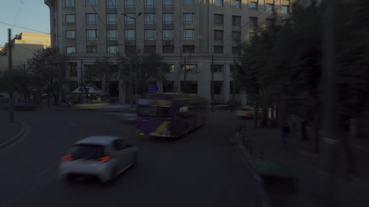 雅典市中心的交通流量随时间流逝视频下载