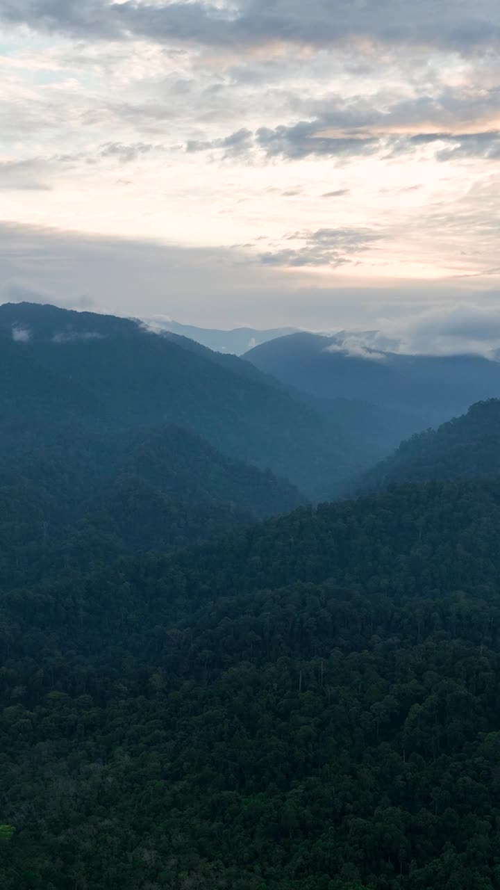 热带景观与山脉。印度尼西亚苏门答腊。视频下载