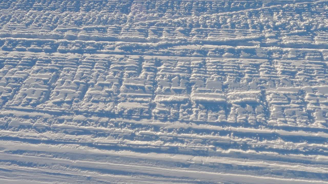 日间滑雪道鸟瞰图视频下载