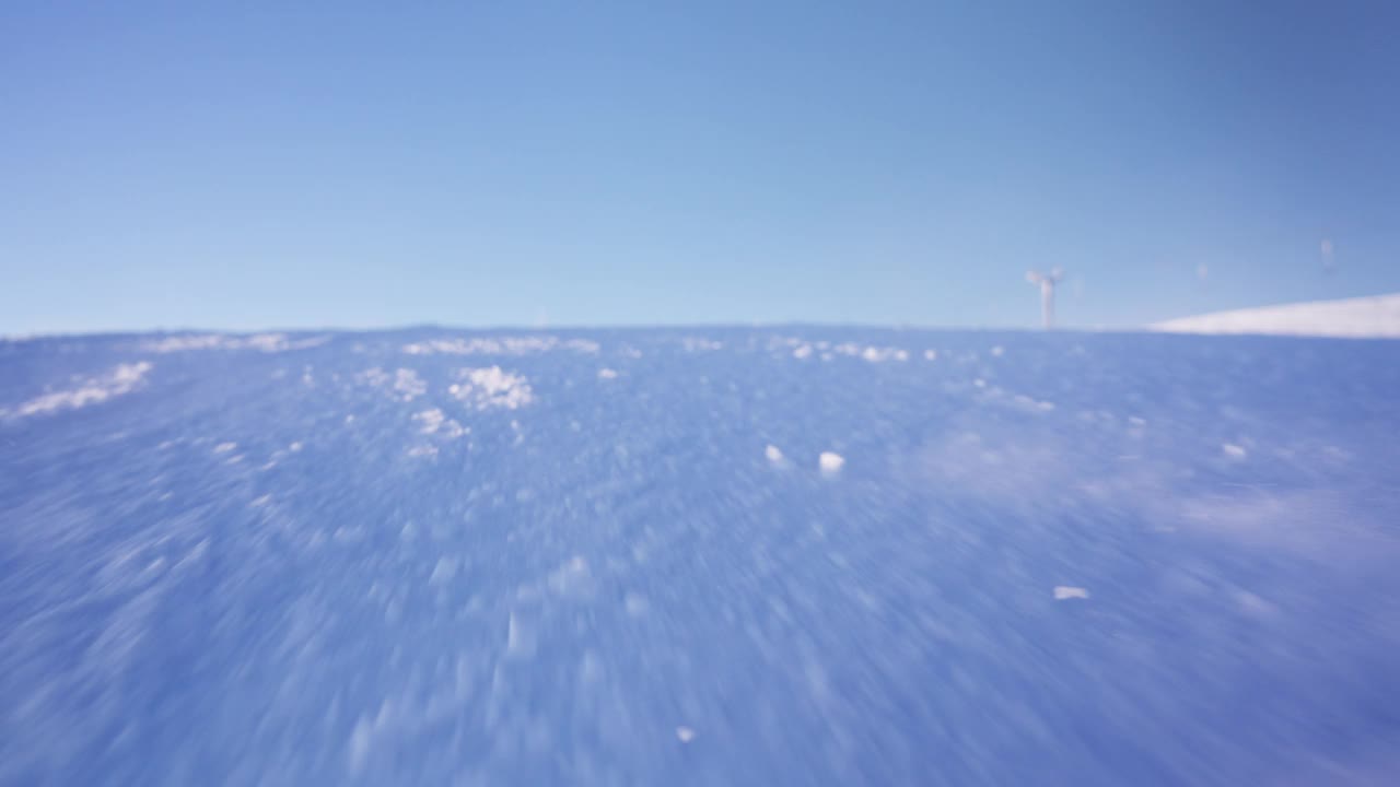 惊险的POV单板滑雪冒险视频下载