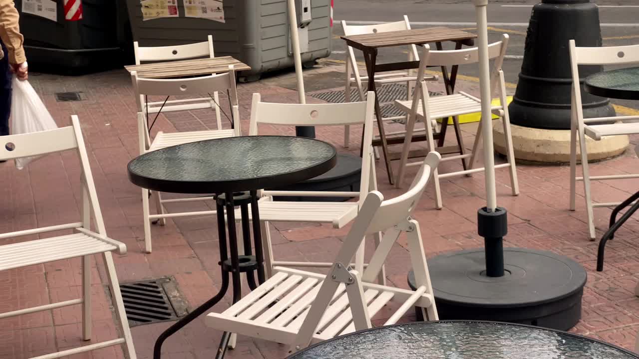 街边咖啡馆的桌椅视频下载