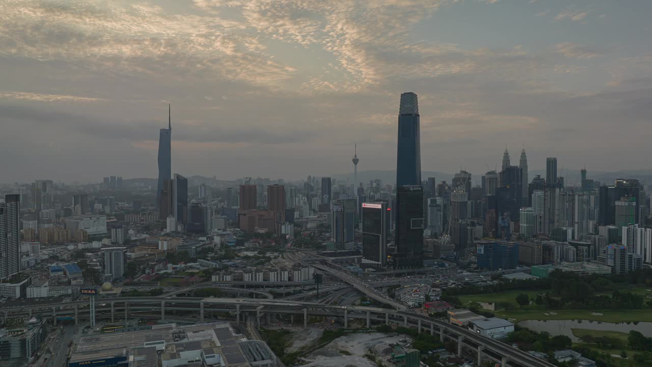 日落傍晚吉隆坡市区交通航拍全景4k延时马来西亚视频下载