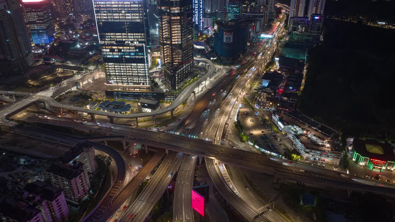 夜间照明的吉隆坡城市交通道路立交空中俯视全景4k延时马来西亚视频下载