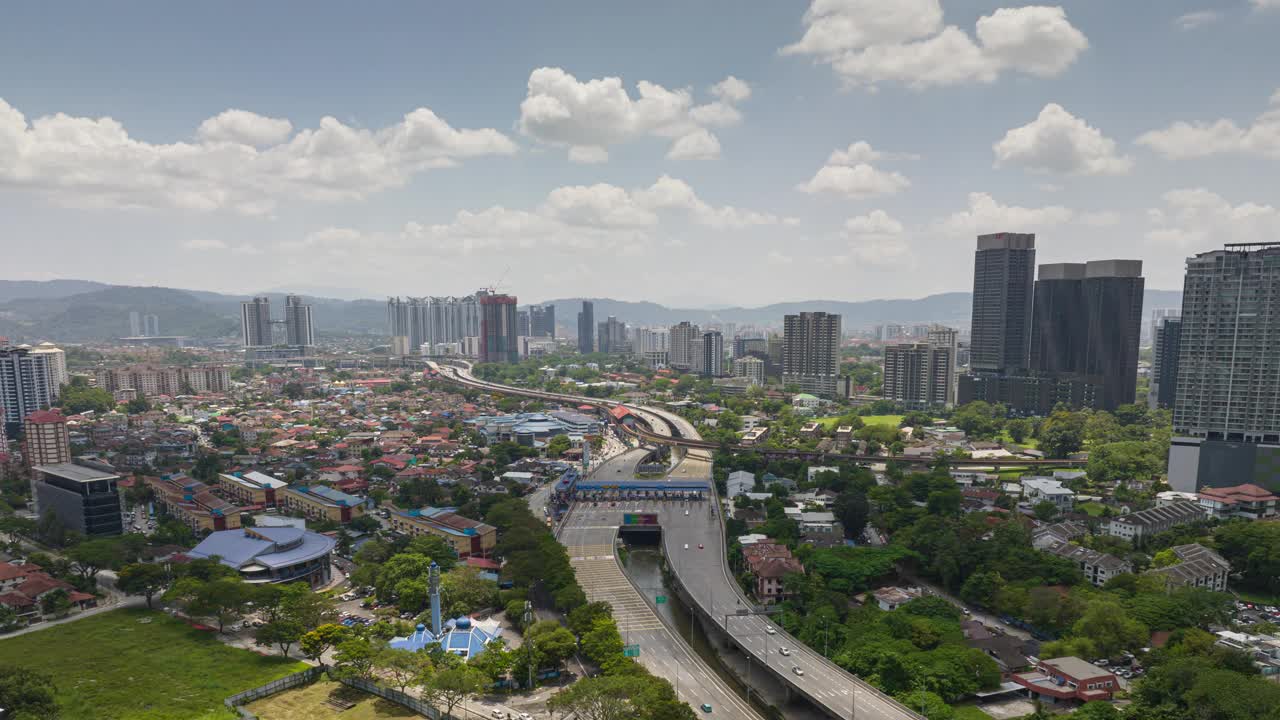 晴朗的白天吉隆坡城市交通道路交汇处收费站航拍全景4k时拍马来西亚视频下载