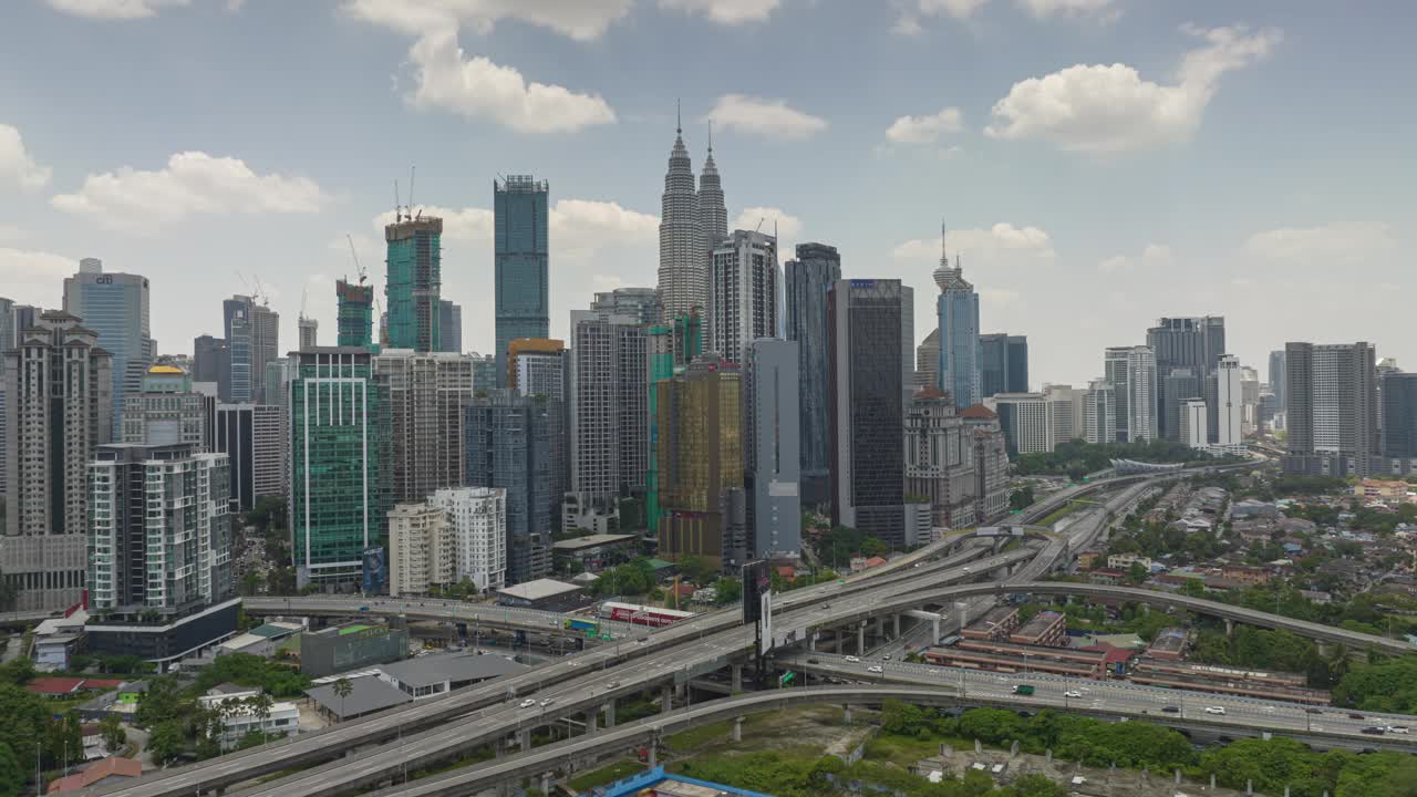 夏日时分吉隆坡市区交通道路航拍全景4k延时马来西亚视频下载