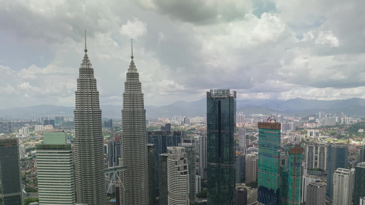 白天飞行在吉隆坡市中心的空中全景4k延时马来西亚视频下载