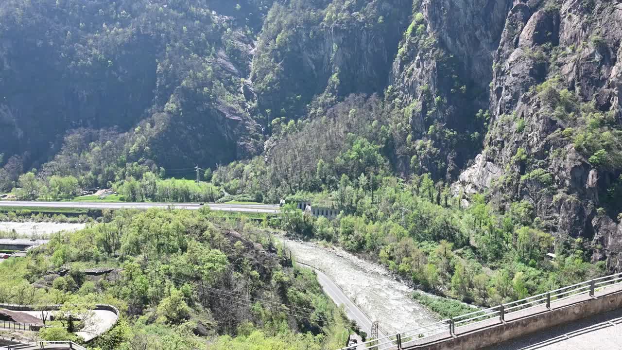 从巴德堡看到的奥斯塔山谷全景视频素材