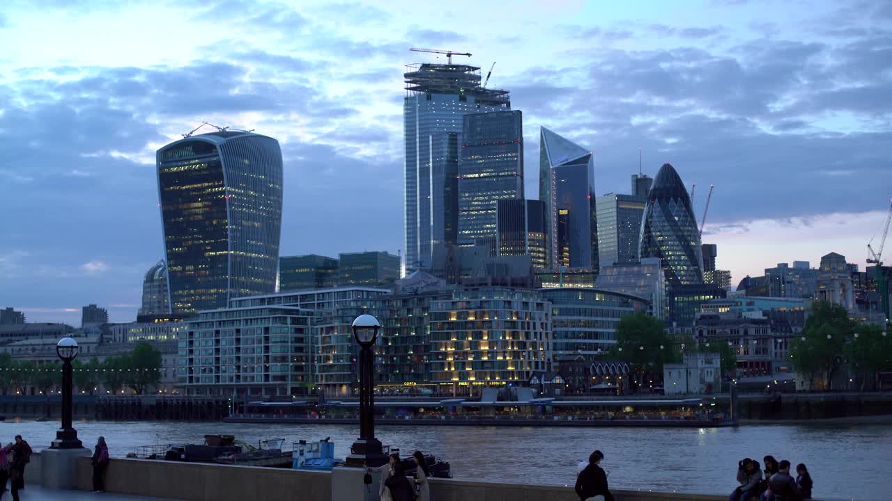 日落的伦敦河畔视频下载