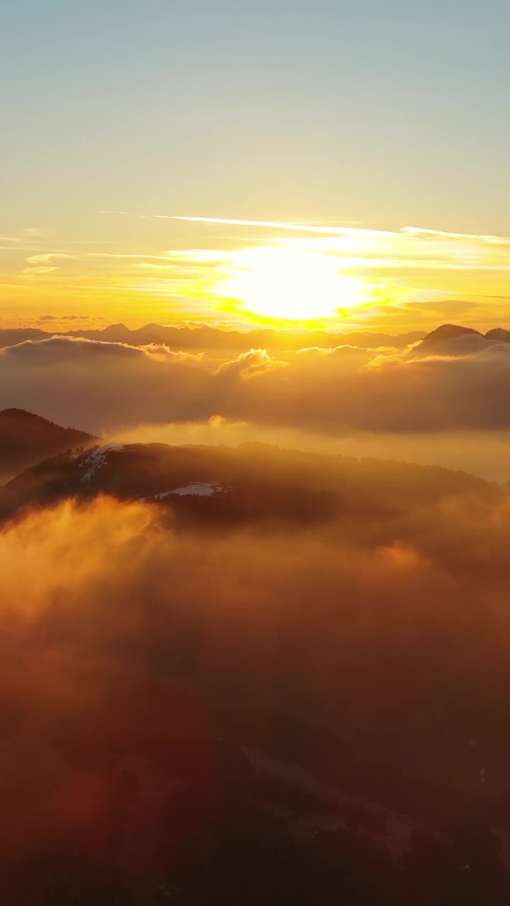 落基雪山和日出太阳视频下载