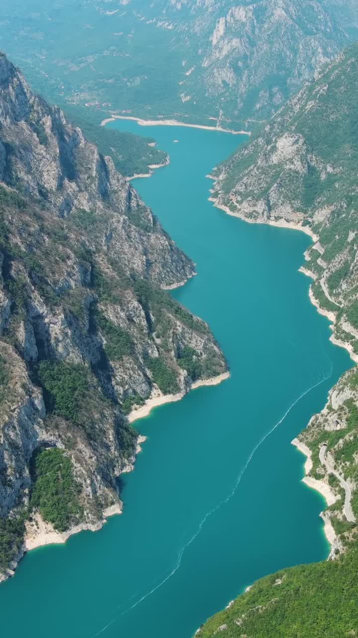 皮瓦河峡谷空中黑山视频下载