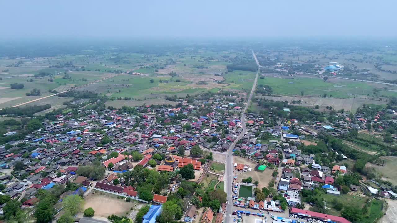 泰国南邦，南邦琅寺的鸟瞰图视频下载