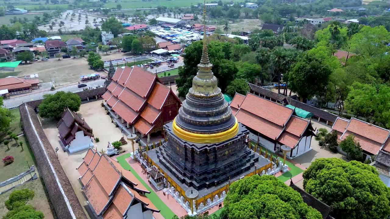 泰国南邦，南邦琅寺的鸟瞰图视频素材