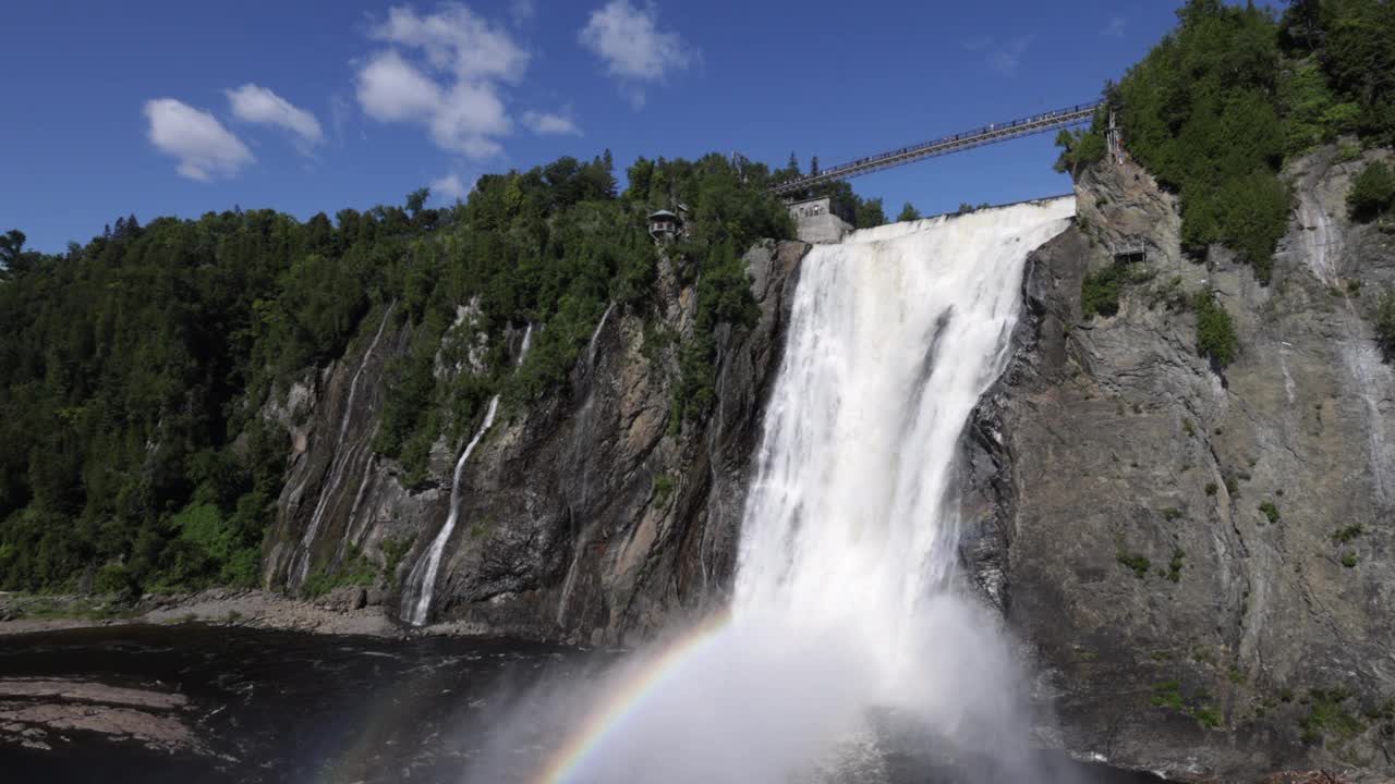 夏天的蒙莫伦西瀑布，魁北克市，加拿大视频下载