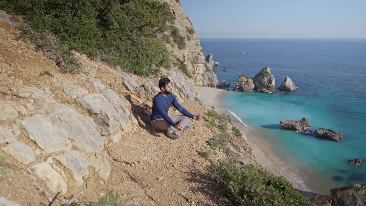 一个人在海边冥想视频下载