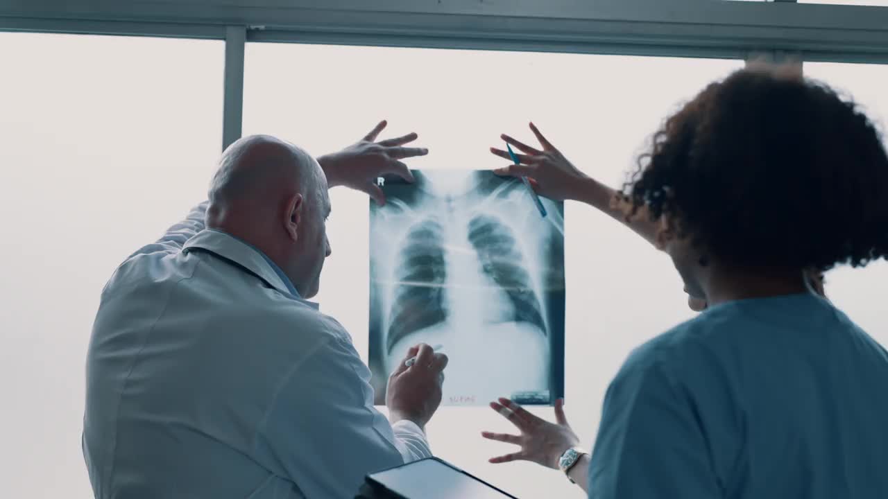 与医科学生共享ct扫描的教授博士死于停尸间肺癌视频下载