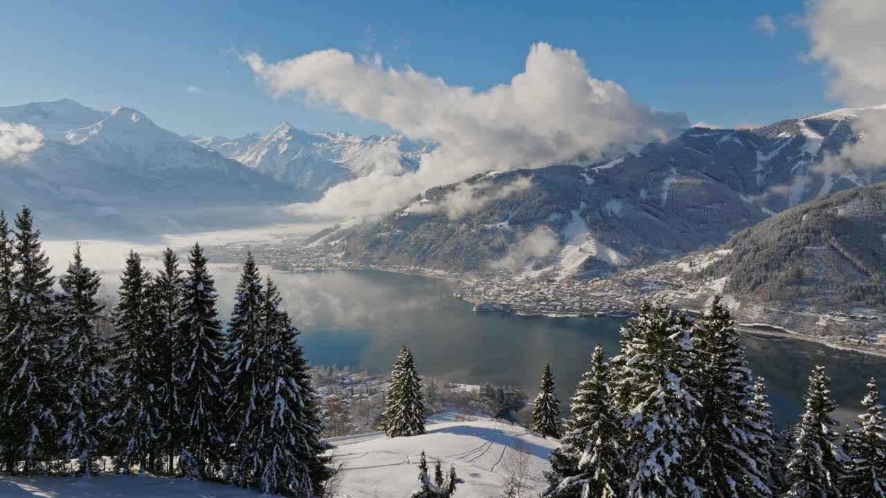 山、湖、松树的冬季景观视频下载