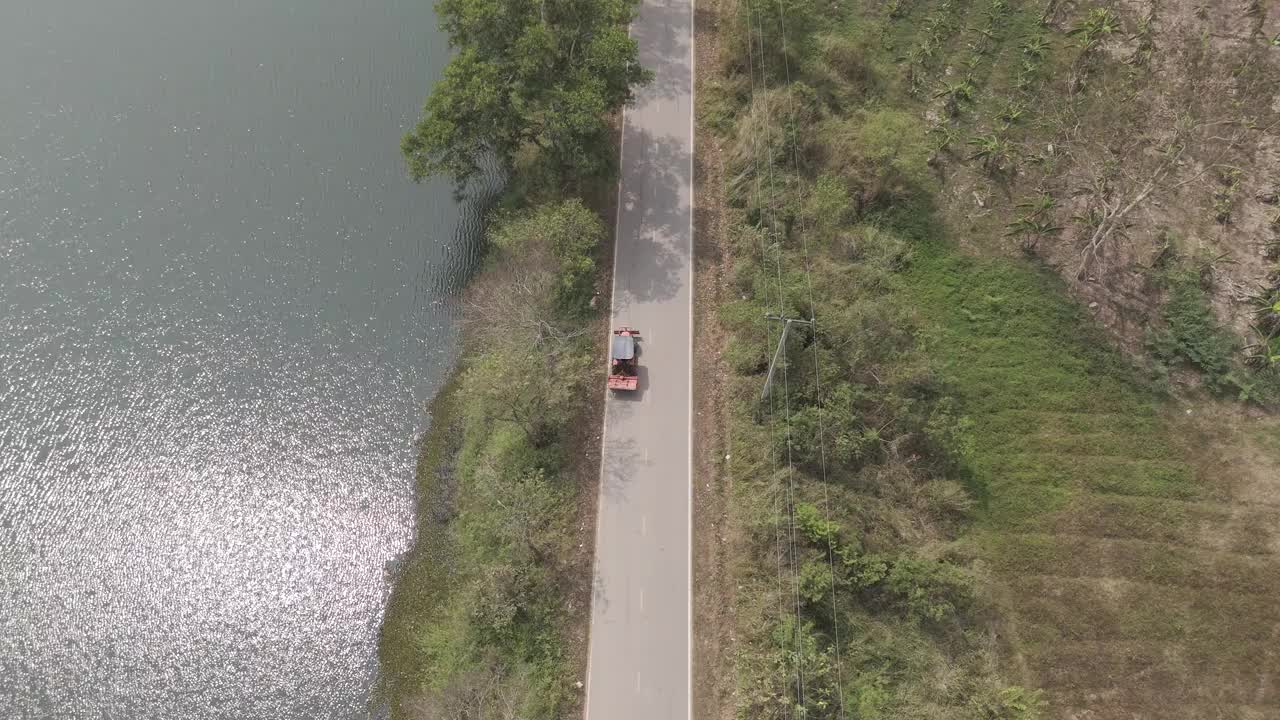 无人机拍摄的大江景区鸟瞰图视频下载