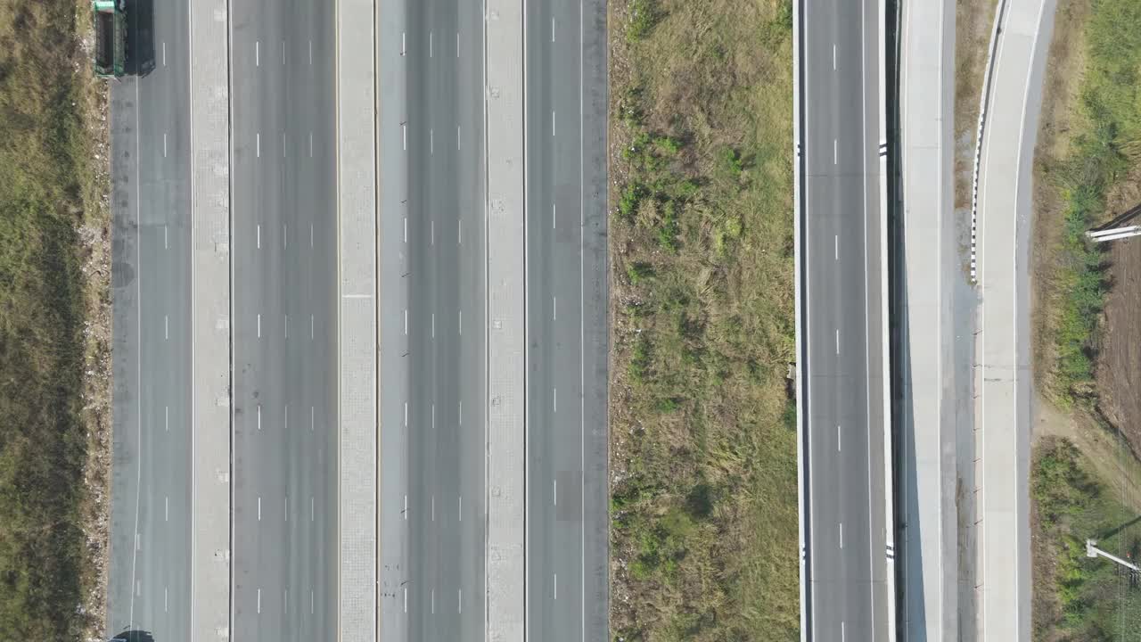 无人机拍摄的乡村公路鸟瞰图风景优美视频下载