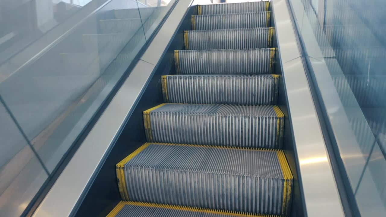 乘客对自动扶梯的看法视频下载