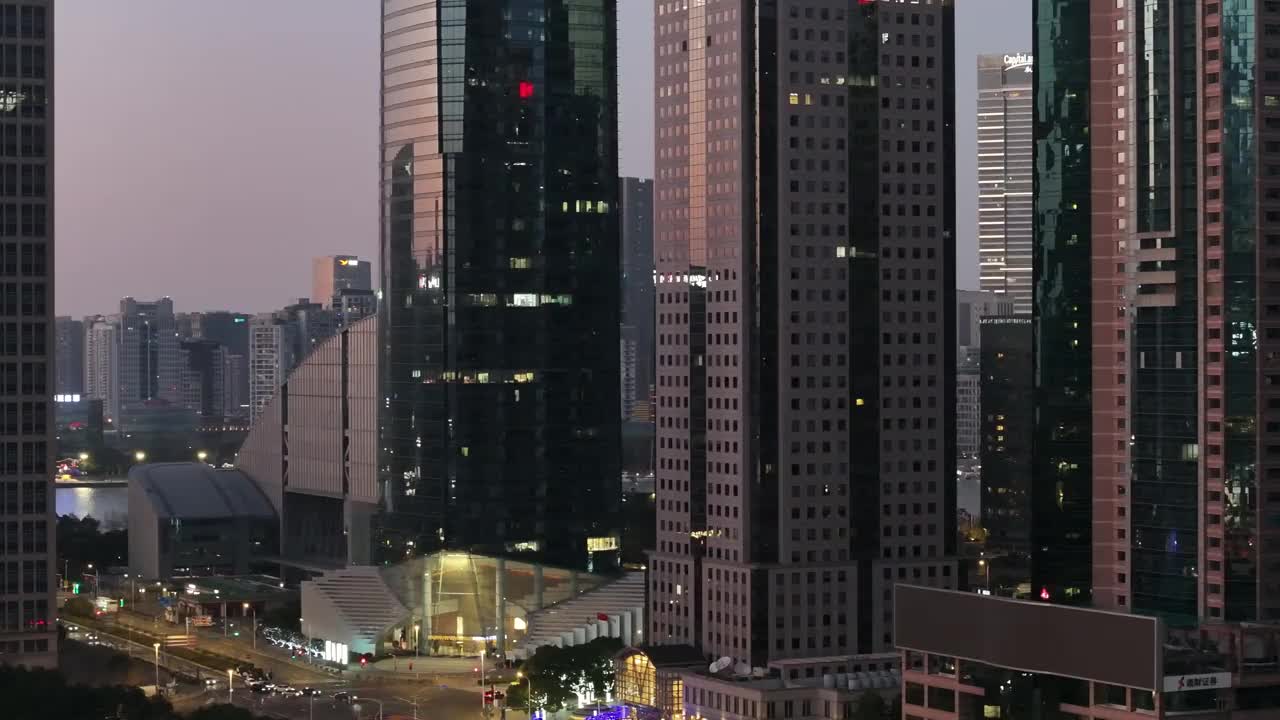 现代摩天大楼/陆家嘴，上海，中国视频下载
