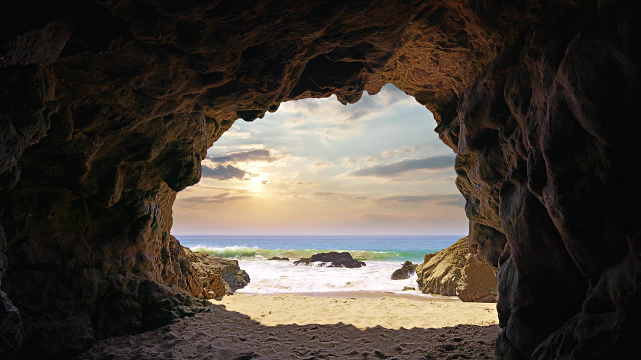 海洞穴。日落视频下载